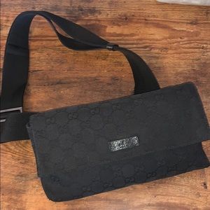 Authentic
Gucci cross body uni-sex